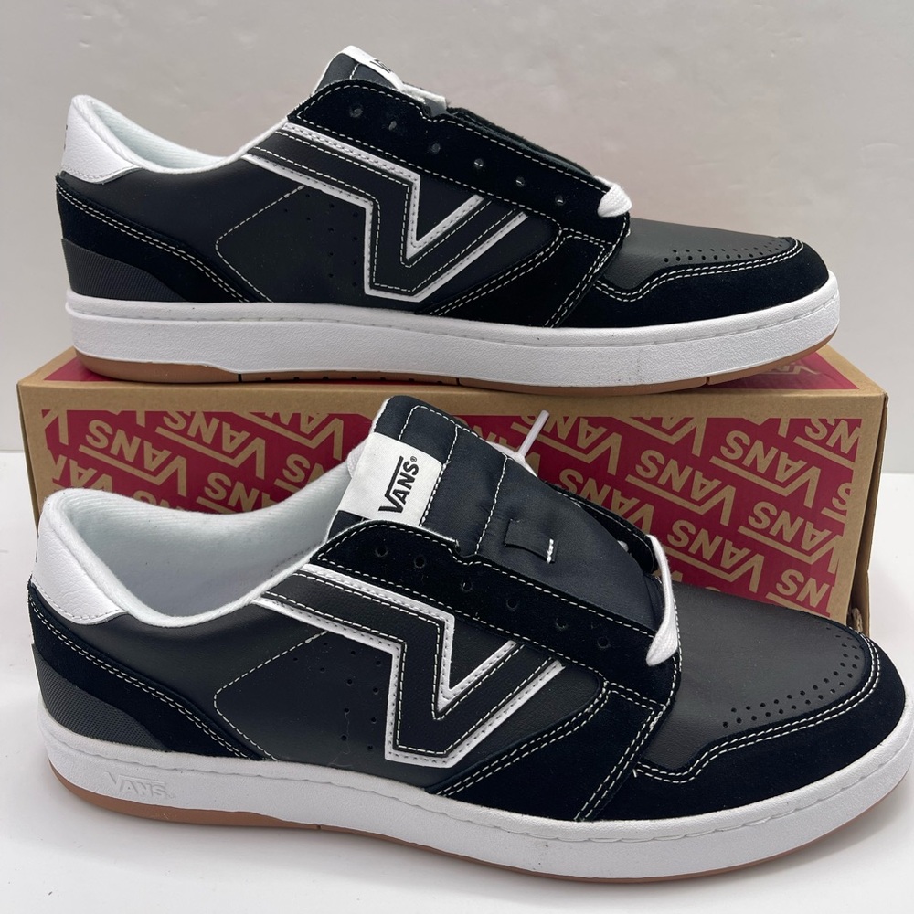 Vans • Men's Black and White Lowland 2.0
Black/White
VN000D6RBZW Sneakers Skate - Picture 1 of 16